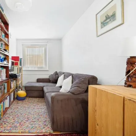 Image 7 - British Street, Bromley-by-Bow, London, E3 4RF, United Kingdom - Apartment for sale