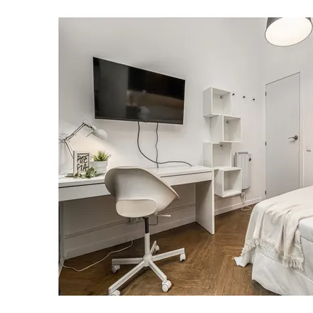 Rent this 7 bed room on Carrer de Julià Portet in 2, 08003 Barcelona