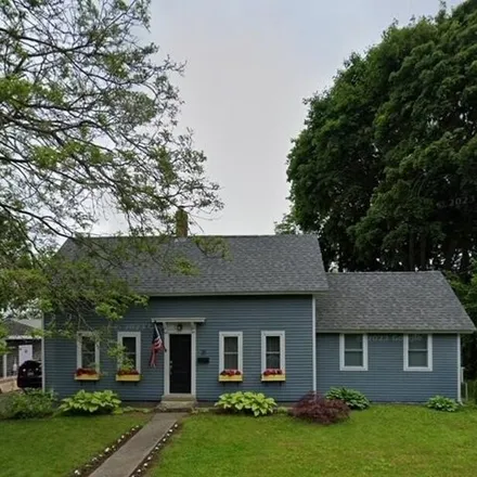 Buy this 2 bed house on 20 Maverick Street in Rockland, ME 04841