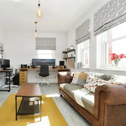 Image 5 - Copsewood Grange, Gwendolyn Drive, Coventry, CV3 1HP, United Kingdom - Apartment for sale