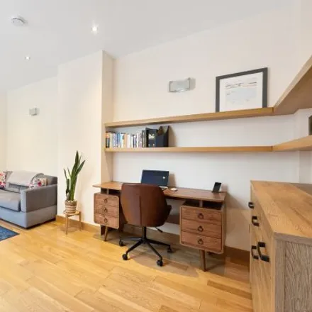 Rent this 5 bed apartment on 44 Shroton Street in London, NW1 6TD