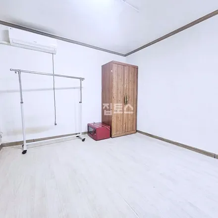 Rent this studio apartment on 서울특별시 성북구 동선동2가 37