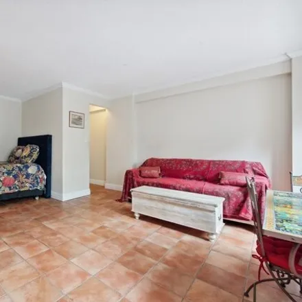 Image 4 - 201 East 83rd Street, New York, NY 10028, USA - Apartment for sale