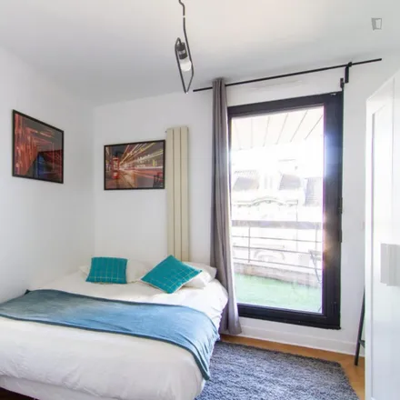 Rent this 6 bed room on 7 Avenue de l'Alsace-Lorraine in 92500 Rueil-Malmaison, France