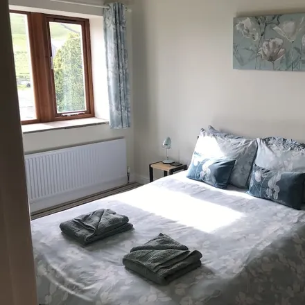 Rent this 2 bed townhouse on Holme Valley in HD9 2RY, United Kingdom