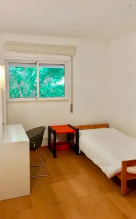 Rent this 4 bed room on Colina São João de Brito in Rua Shegundo Galarza, 1750-441 Lisbon