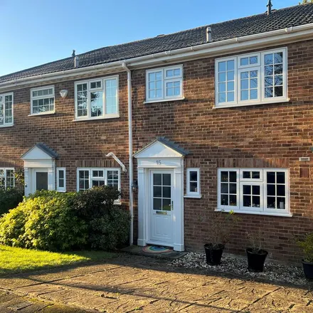 Rent this 3 bed townhouse on Hanover Court in Woking, GU22 7UX