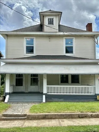 Buy this 4 bed house on 2210 Memorial Avenue in Lynchburg, VA 24501