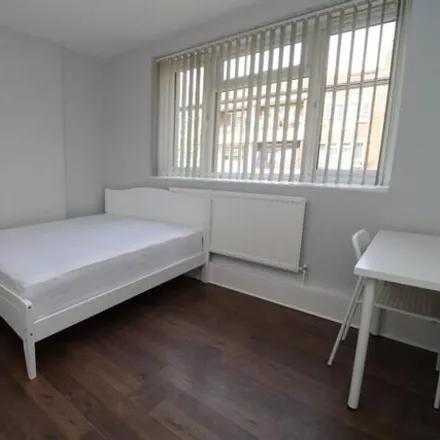 Rent this studio house on 17-32 Oak Way in London, W3 7LD