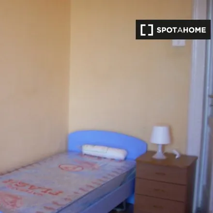 Rent this 3 bed room on Supermercato Ciro Amodio in Via Tiberio, 57
