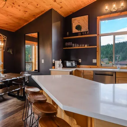 Rent this 4 bed house on Truckee