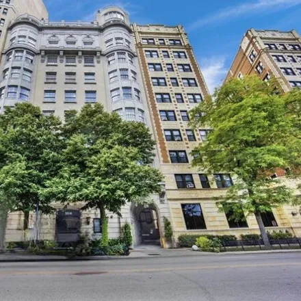 Buy this 2 bed condo on 3314 North Lake Shore Drive in Chicago, IL 60657