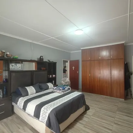 Rent this 3 bed apartment on Aliwal Road in Nelson Mandela Bay Ward 12, Gqeberha