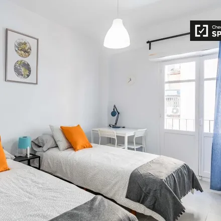 Rent this 3 bed room on Carrer del Riuet in 63, 46011 Valencia