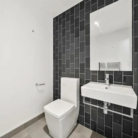 Image 4 - 12 Starboard Way, London, E16 2PF, United Kingdom - Townhouse for sale