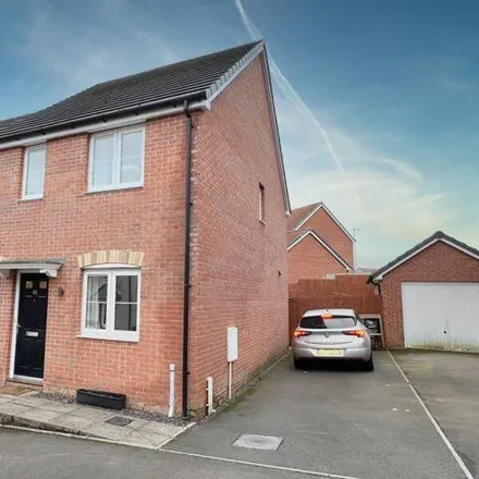 Buy this 3 bed duplex on Ty Croes Cwrlwys Parking in Picca Close, Wenvoe