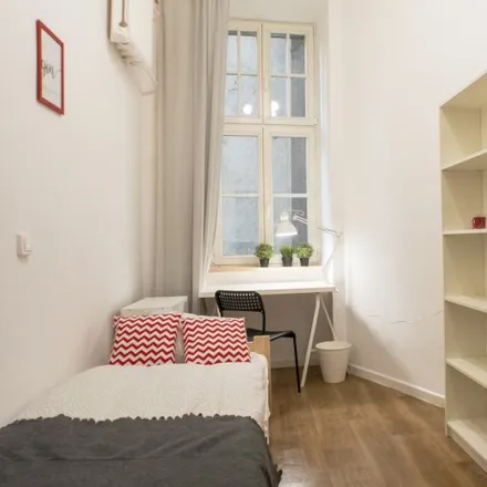 Rent this 5 bed room on Warsaw University of Technology in Plac Politechniki 1, 00-661 Warsaw