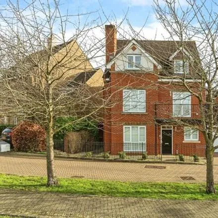 Rent this 5 bed house on unnamed road in London, HA7 4FR