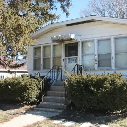 Buy this 2 bed house on 903 East Green Street in Urbana, IL 61802