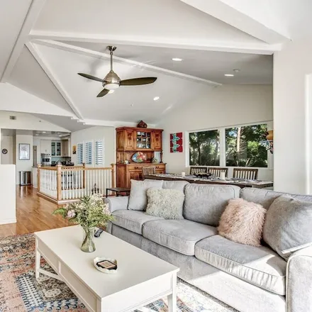Rent this 14 bed house on Encinitas