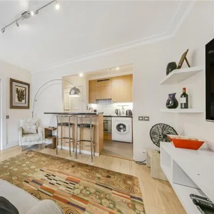 Rent this 1 bed room on 7-10 Devonshire Place in London, W8 5UB