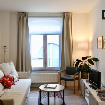 Rent this studio apartment on Rue de l'Arbre Bénit - Gewijde-Boomstraat 97 in 1050 Ixelles - Elsene, Belgium