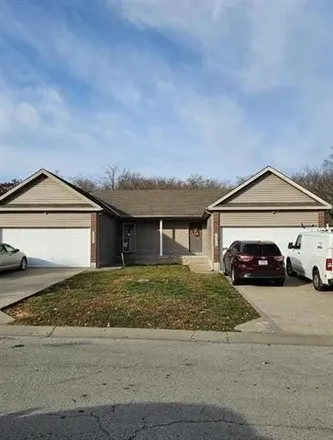 Buy this studio house on 1908 South Arrowhead Court in Independence, MO 64057