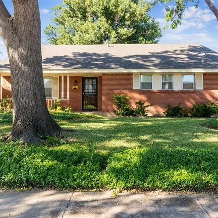 Rent this 4 bed house on 10215 Chesterton Drive in Dallas, TX 54231