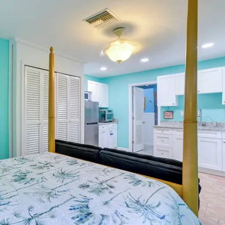Rent this studio apartment on Gulfport in FL, 33707