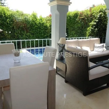 Image 5 - Calle Huerta Chica, 1 D, 29601 Marbella, Spain - Apartment for rent