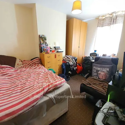 Image 5 - Harold Mount, Leeds, LS6 1PW, United Kingdom - Townhouse for rent