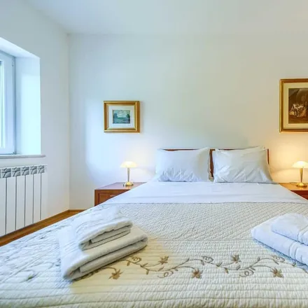 Rent this 4 bed house on Župa Porođenja BDM in Mosorska ulica 36, 21292 Srinjine