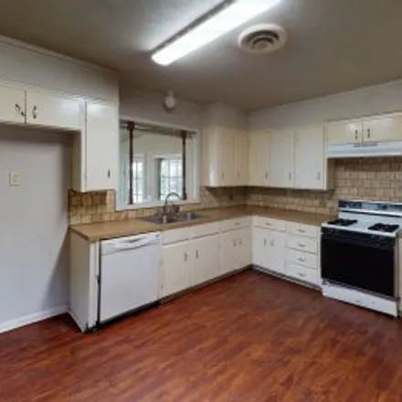 Buy this 3 bed apartment on 121 North Oak Street in Lakeview, Waco