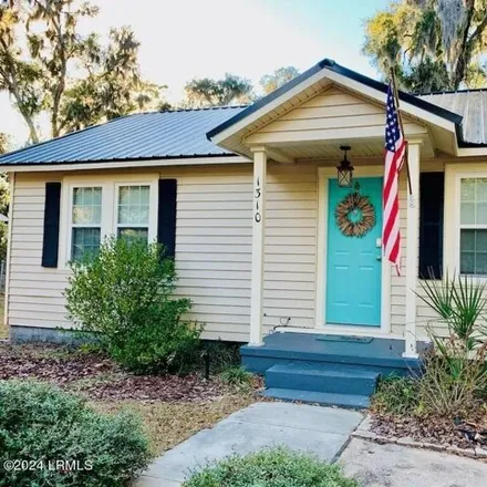 Rent this 2 bed house on 1310 Church St in Beaufort, South Carolina