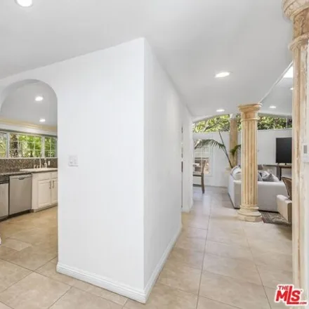 Image 3 - 4752 Cerrillos Drive, Los Angeles, CA 91364, USA - House for sale