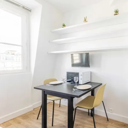 Image 10 - 12 Rue Bayard, 75008 Paris, France - Apartment for rent