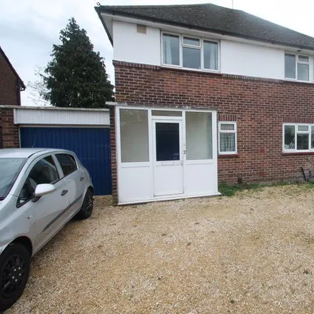 Rent this 6 bed house on Lodge Close in London, UB8 2EJ