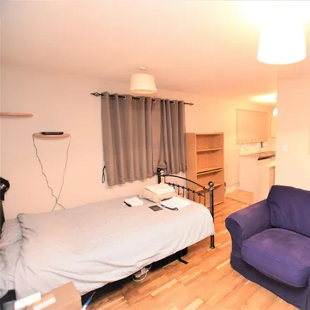 Image 3 - Albany Park, Poyle, SL3 0JT, United Kingdom - Apartment for rent