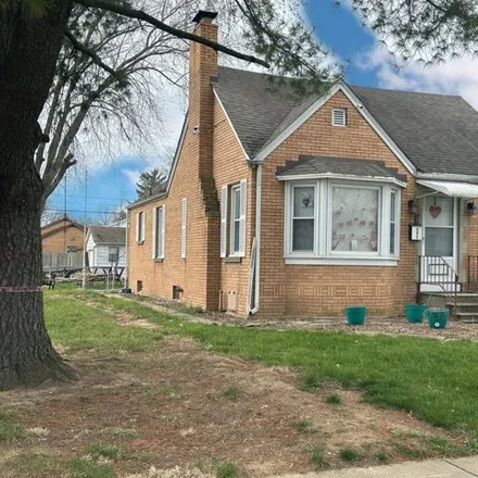 Buy this 3 bed house on 1221 West River Street in Kankakee, IL 60901