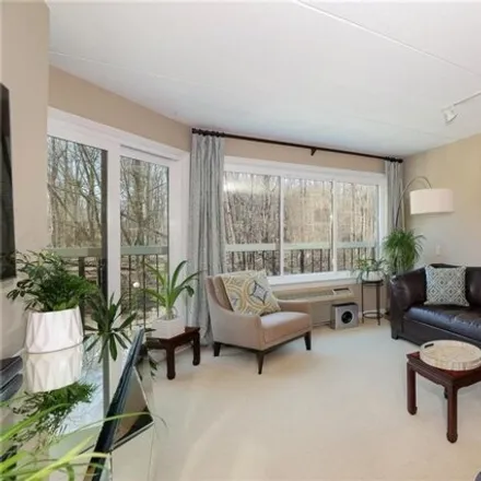 Image 1 - 485 High Point Drive, Greenburgh, NY 10530, USA - Condo for sale