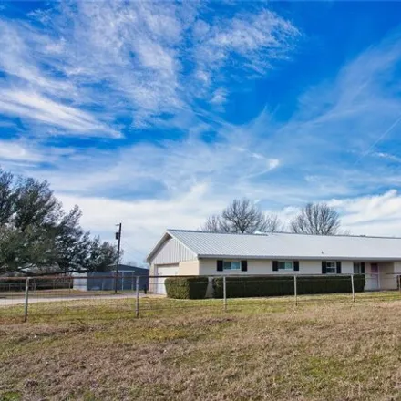 Buy this 3 bed house on 180 Warren Street in Wolfe City, Hunt County