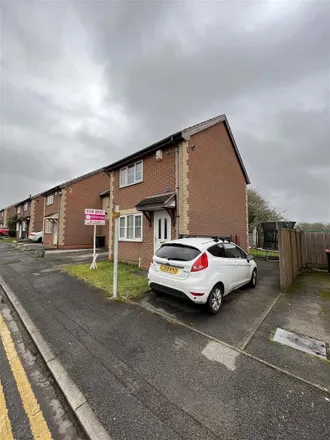 Rent this 2 bed duplex on New Street in Kirkby-in-Ashfield, NG17 7DQ