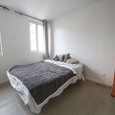 Rent this 2 bed apartment on Office notarial in 2 Avenue de Verdun, 76190 Yvetot