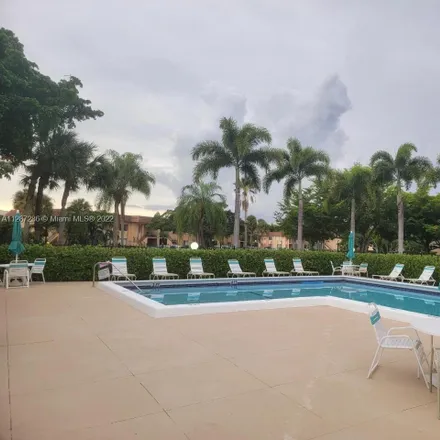 Image 2 - 151 Lakeview Drive, Weston, FL 33326, USA - Condo for sale