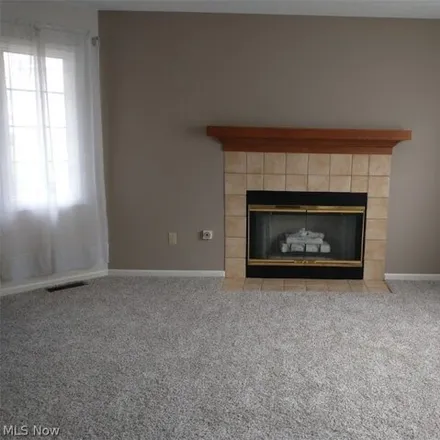 Image 3 - 10318 Leawood Oval, Strongsville, OH 44136, USA - House for sale