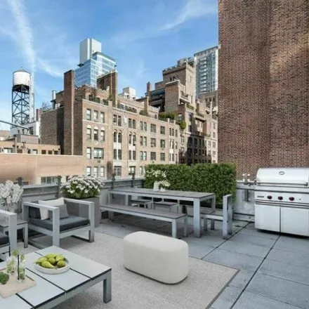 Image 4 - 206 East 73rd Street, New York, NY 10021, USA - Condo for sale