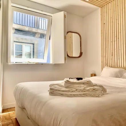 Rent this 2 bed apartment on Porto à Noite in Rua dos Mercadores, 4050-374 Porto