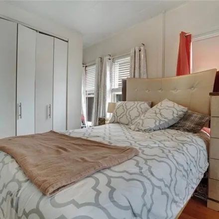 Image 7 - 963 East 87th Street, New York, NY 11236, USA - House for sale