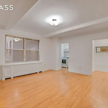 Image 2 - 70 Remsen Street, New York, NY 11201, USA - Apartment for sale