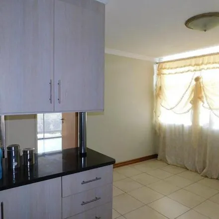 Image 4 - 1158 Grosvenor Street, Hatfield, Pretoria, 0028, South Africa - Apartment for rent